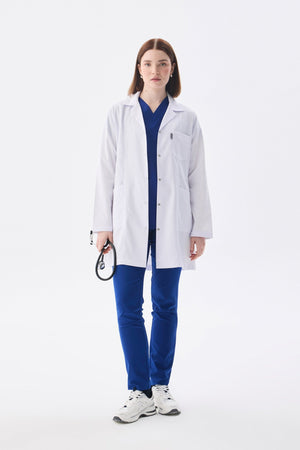 Kadın Uzun Kol Beyaz Çıtçıtlı Önlük Ceket – Klasik Yaka (Polo) - Class Üniforma hemşire formaları, medikal önlükler