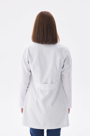 Kadın Uzun Kol Beyaz Çıtçıtlı Önlük Ceket – Klasik Yaka (Polo) - Class Üniforma hemşire formaları, medikal önlükler