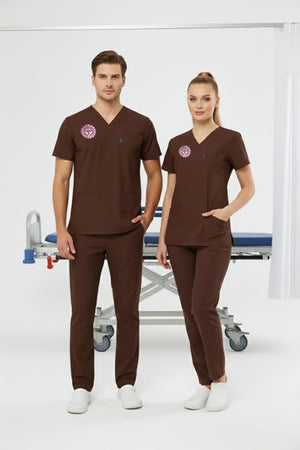 Kahverengi Diğer Sağlık Meslek Mensupları Hastane Forması Likralı Scrubs Takım (Yeni Yönetmeliğe Uygun - Friar Brown) - Class Üniforma hemşire formaları, medikal önlükler
