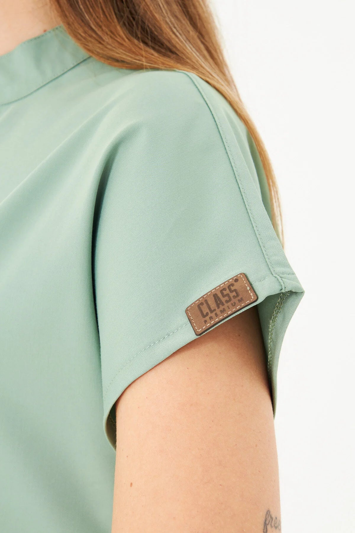 N O V A | Çağla Yeşili Likralı Hakim Yaka Yarım Çıtçıtlı Hemşire Ve Doktor Forması Scrubs