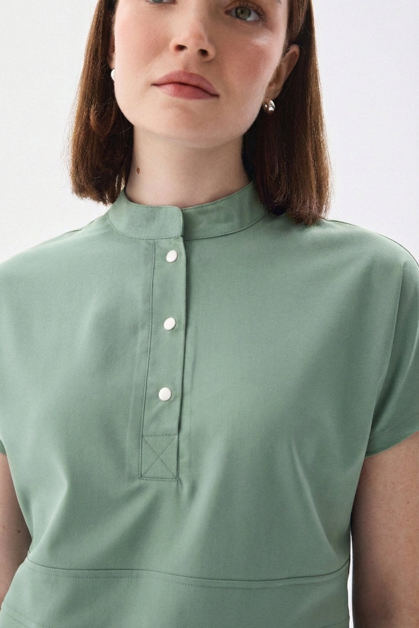 N O V A | Çağla Yeşili Düz Paça Pantolon Likralı Hakim Yaka Yarım Çıtçıtlı Hemşire Ve Doktor Forması Scrubs - Class Üniforma hemşire formaları, medikal önlükler