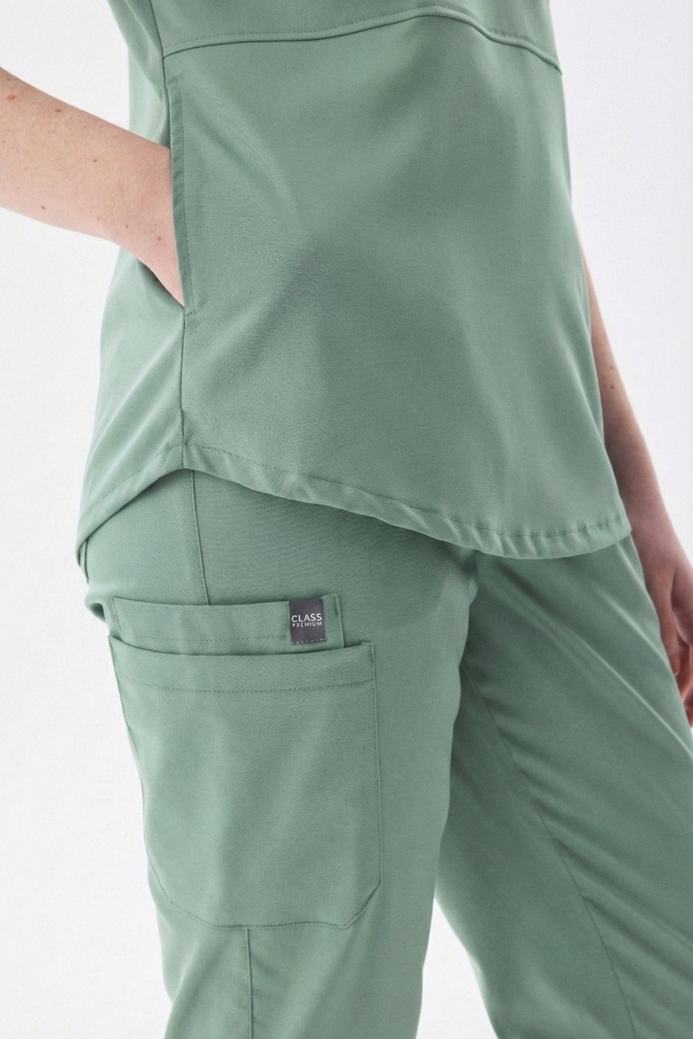 N O V A | Çağla Yeşili Düz Paça Pantolon Likralı Hakim Yaka Yarım Çıtçıtlı Hemşire Ve Doktor Forması Scrubs - Class Üniforma hemşire formaları, medikal önlükler