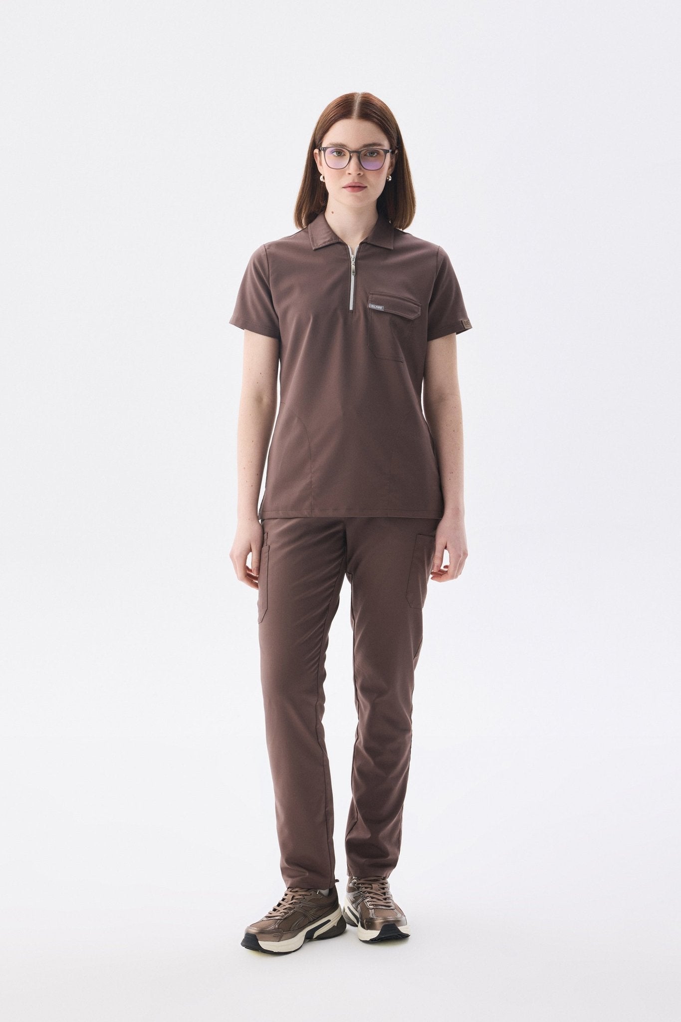 Polo Yaka Kahverengi Kadın Medikal Üniforma Scrubs - Class Üniforma hemşire formaları, medikal önlükler