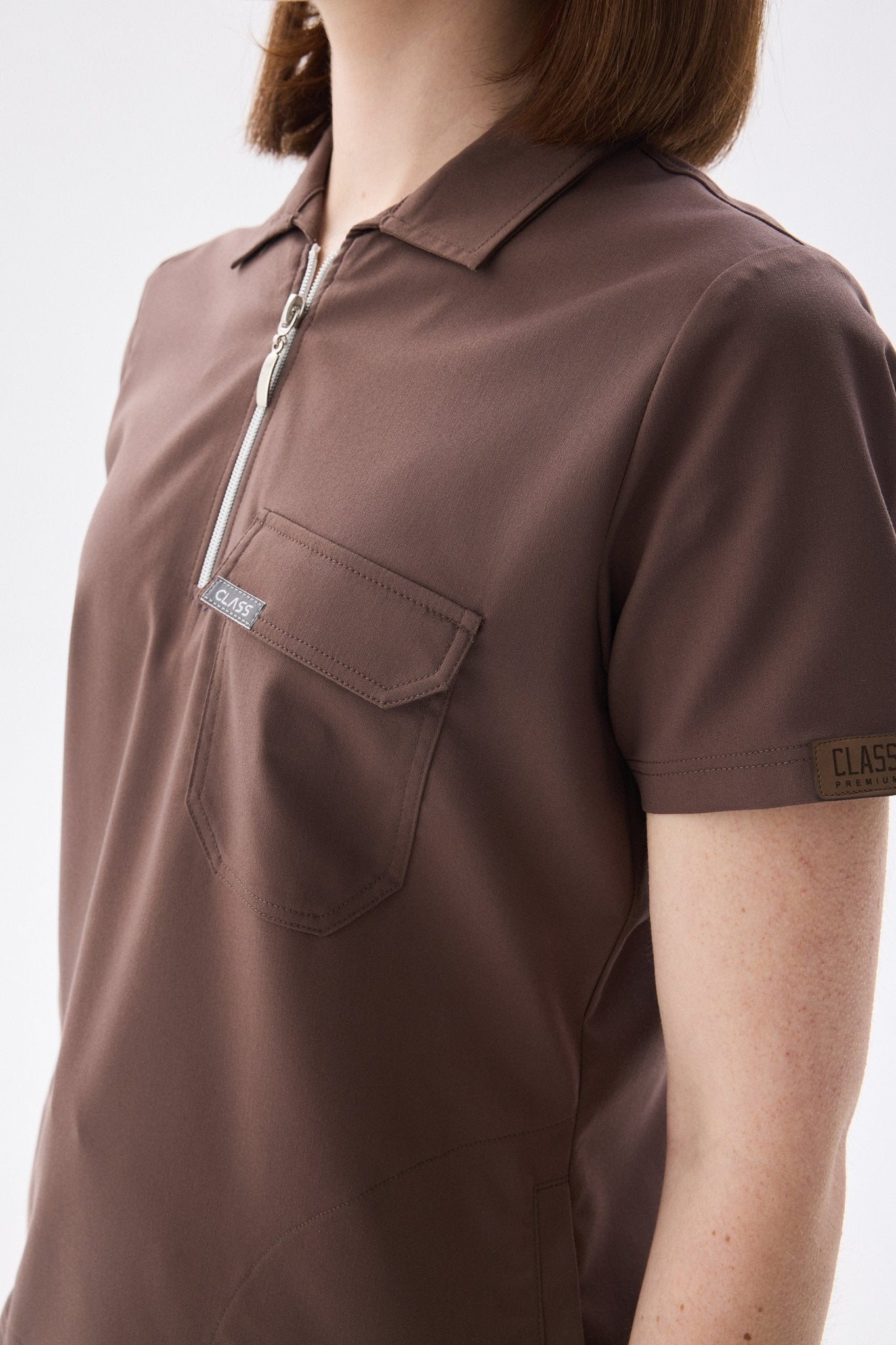 Polo Yaka Kahverengi Kadın Medikal Üniforma Scrubs - Class Üniforma hemşire formaları, medikal önlükler