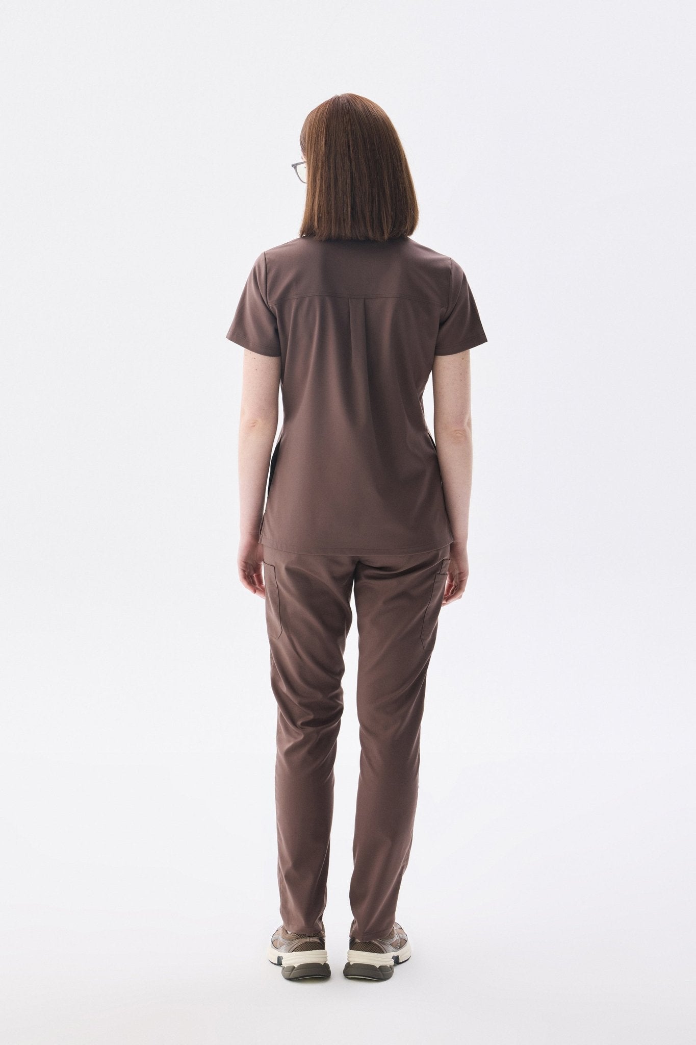 Polo Yaka Kahverengi Kadın Medikal Üniforma Scrubs - Class Üniforma hemşire formaları, medikal önlükler