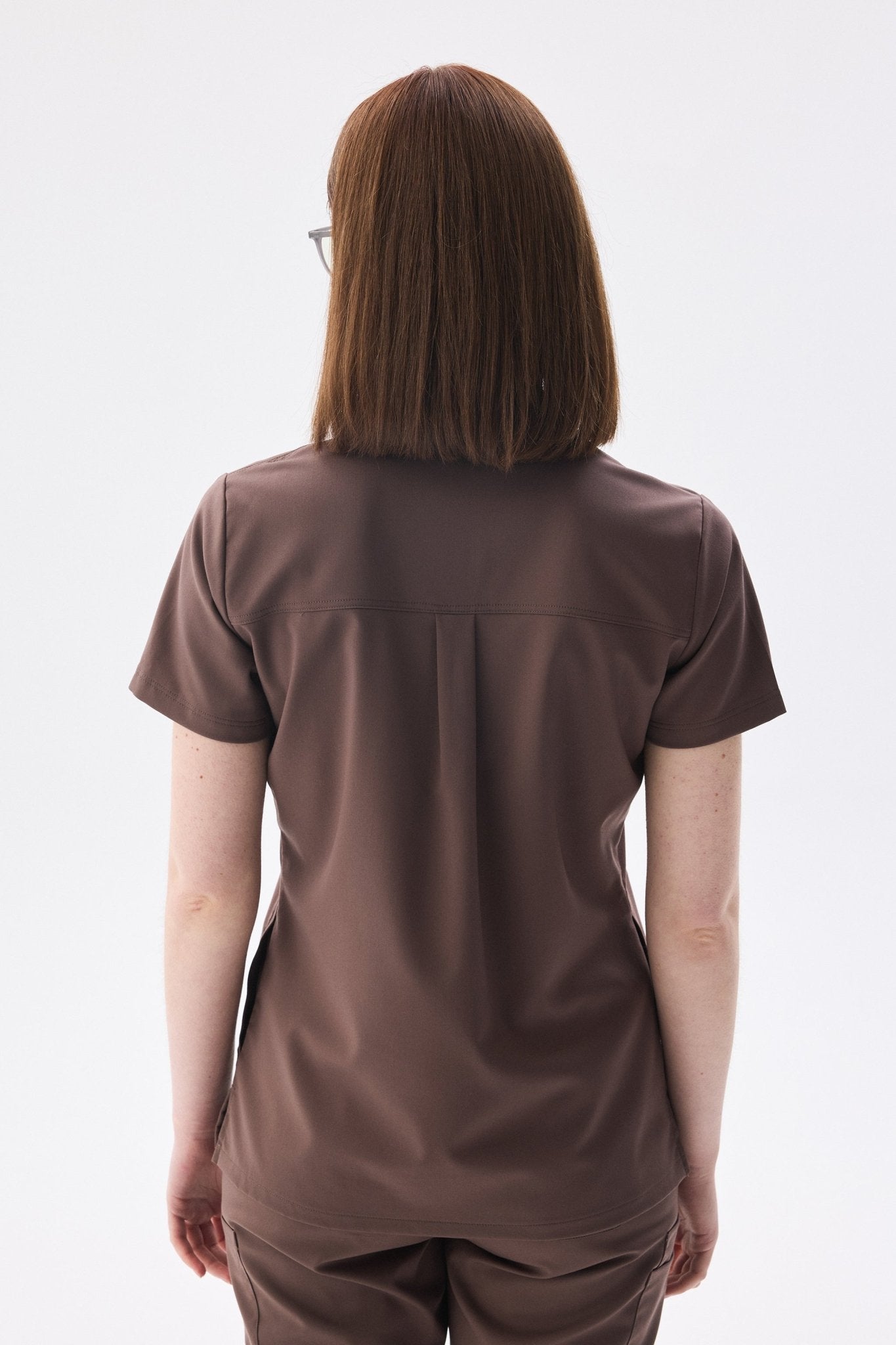 Polo Yaka Kahverengi Kadın Medikal Üniforma Scrubs - Class Üniforma hemşire formaları, medikal önlükler