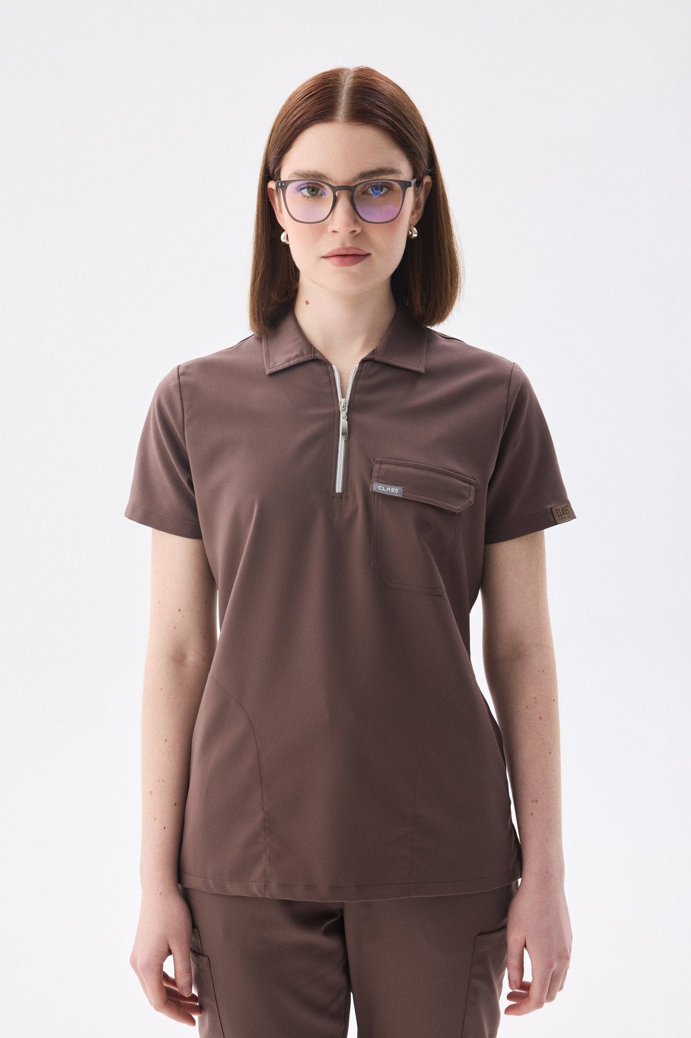 Polo Yaka Kahverengi Kadın Medikal Üniforma Scrubs - Class Üniforma hemşire formaları, medikal önlükler