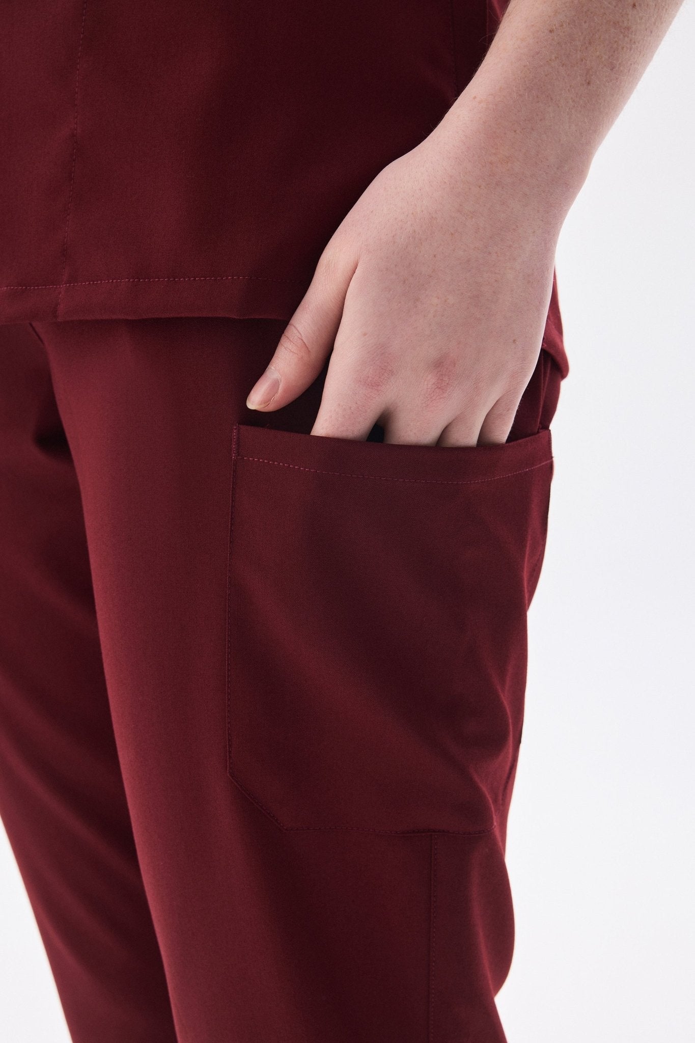 Polo Yaka Bordo Kadın Medikal Üniforma Scrubs - Class Üniforma hemşire formaları, medikal önlükler