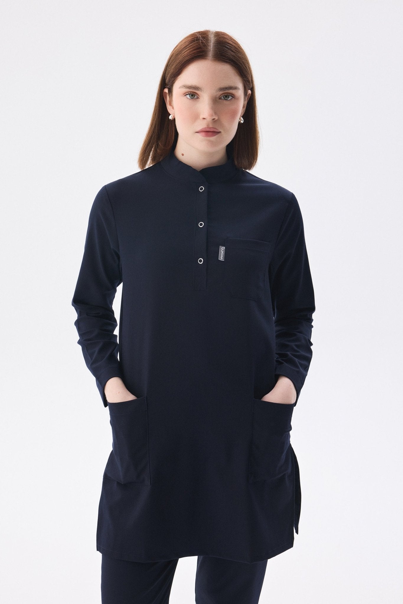 Tesettür Lacivert Tek Üst Likralı Kadın Medikal Üniforma Doktor Ve Hemşire Forması Cerrahi - Class Üniforma hemşire formaları, medikal önlükler