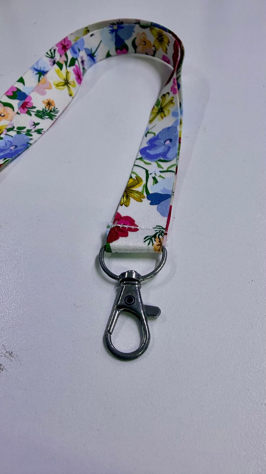 Boyun İpi |Çiçek Desenli Sağlık ve Kurumsal Kullanım - Class Üniforma hemşire formaları, medikal önlükler