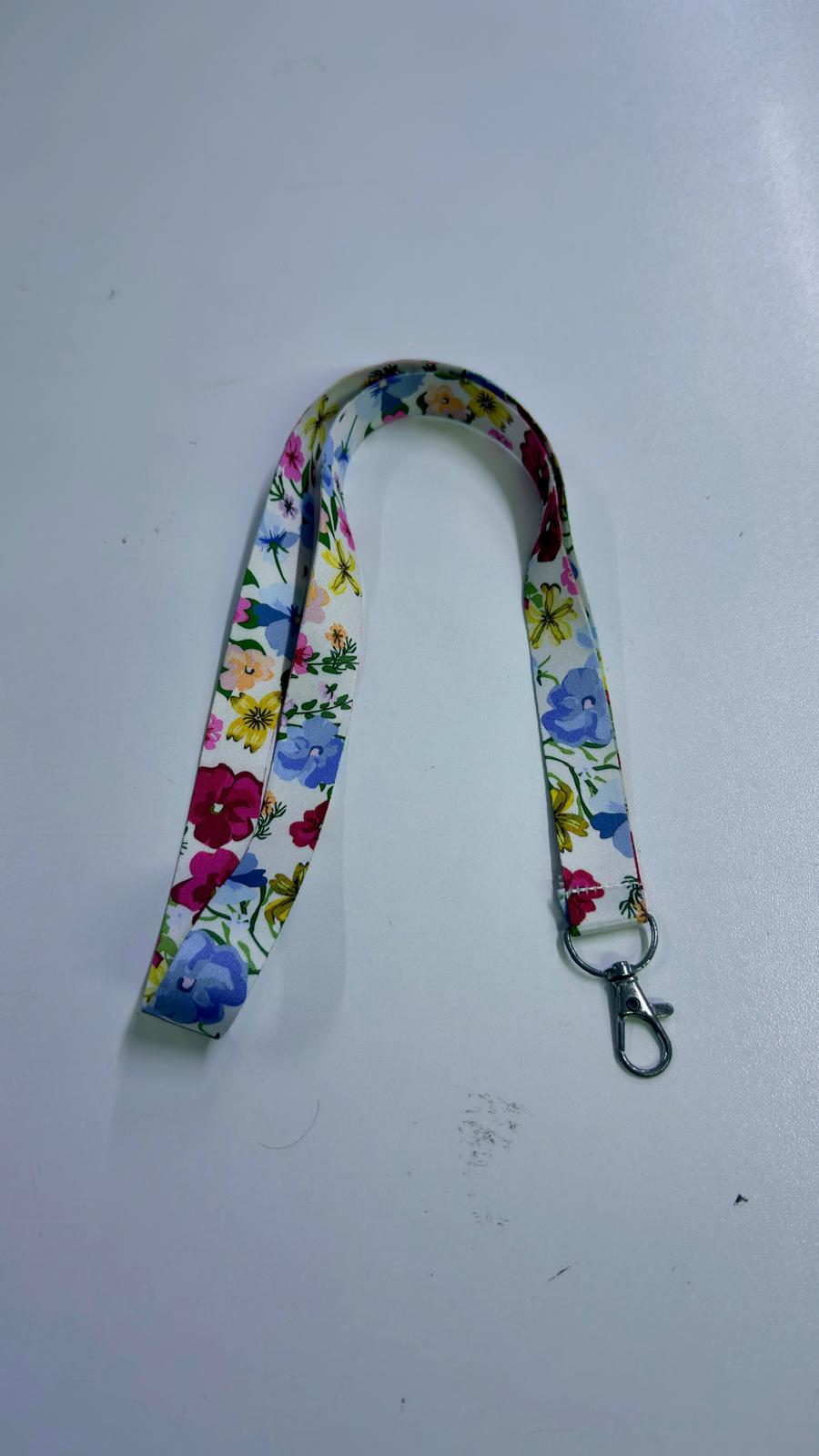 Boyun İpi |Çiçek Desenli Sağlık ve Kurumsal Kullanım - Class Üniforma hemşire formaları, medikal önlükler