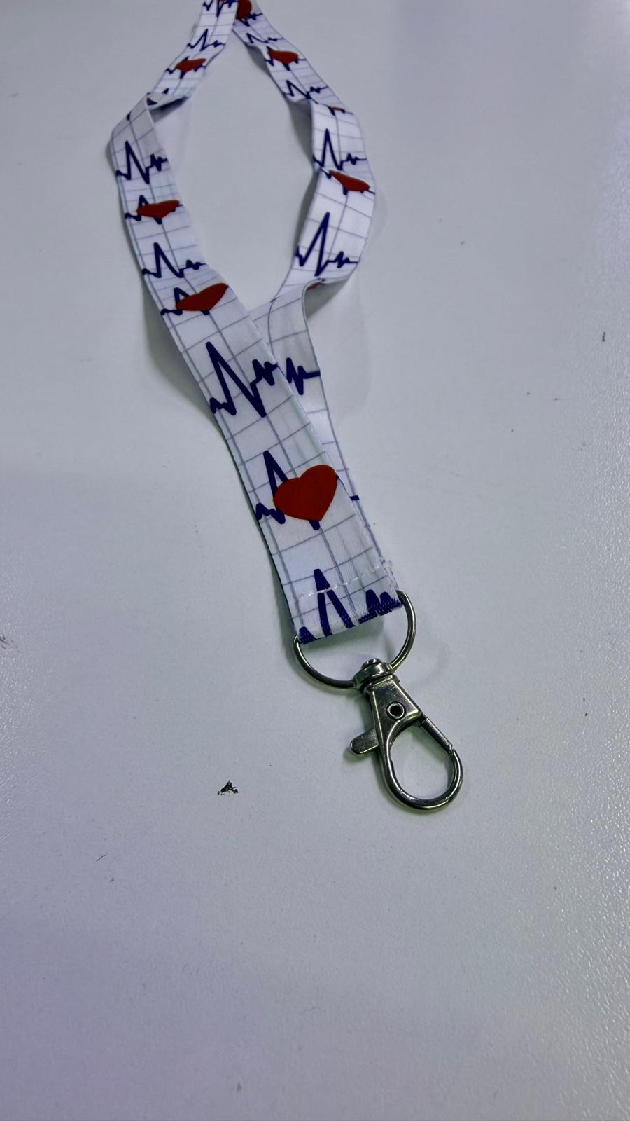 Boyun İpi |Kalp Ritmi Desenli Sağlık ve Kurumsal Kullanım - Class Üniforma hemşire formaları, medikal önlükler