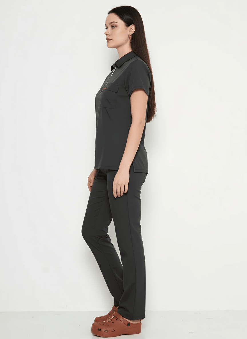 Polo Yaka Antrasit Kadın Medikal Üniforma Scrubs - Class Üniforma hemşire formaları, medikal önlükler